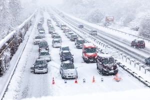Autofahren bei Schnee: Gelten besondere Verkehrsregeln?