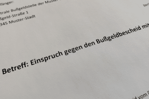 Wurde eine Überschreitung durchs Blitzen festgestellt, sind Wiederholungstäter oftmals mit höheren Geldstrafen und längeren Fahrverboten konfrontiert.