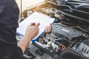 Lassen Sie den Motor Ihres Wagens überholen, variieren die Kosten nach Wartungsbedarf. Holen Sie sich einen Kostenvoranschlag ein.