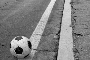 Ob Parken auf einer Spielstraße verboten ist, hängt davon ab, worum es sich handelt – eine echte bzw. unechte Spielstraße.