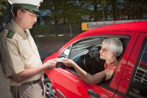 Widerspruch gegen die Entziehung der Fahrerlaubnis: Ein Muster kann Ihnen beim Einspruch helfen.